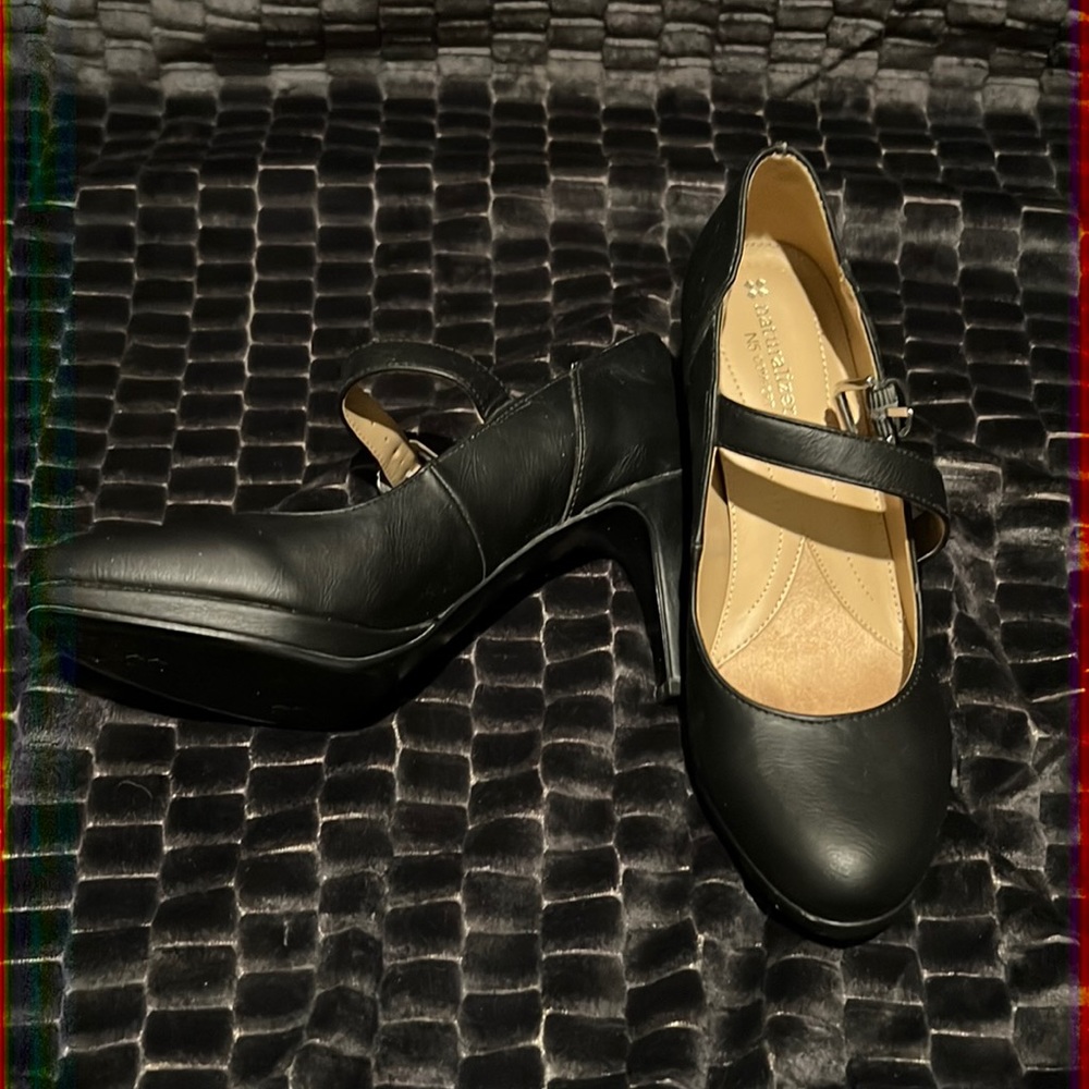 Naturalizer black pump with strap
